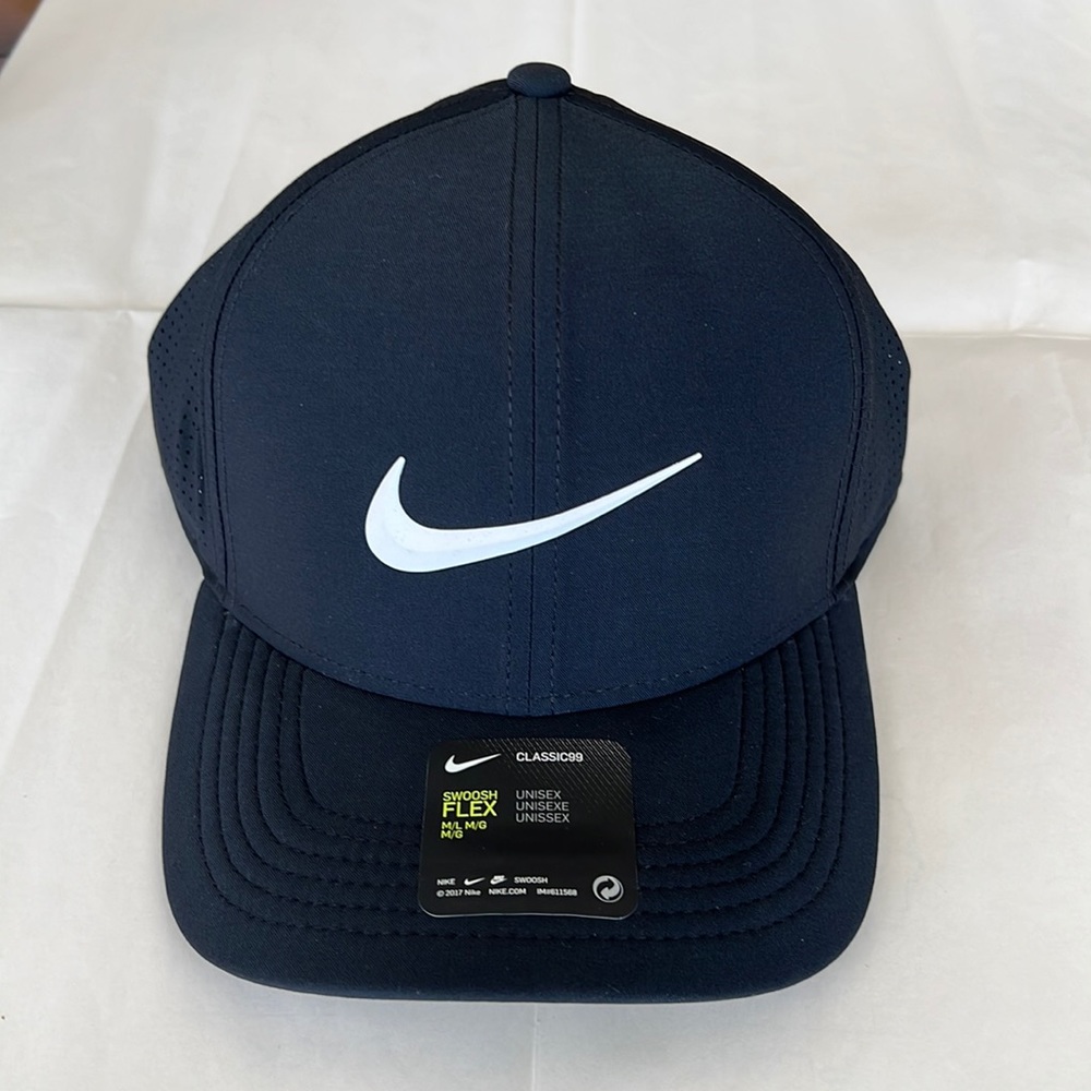 Nike Aerobill Classic 99 Dri-Fit Hat unisex, Black White Swoosh sz M/L Flex-fit